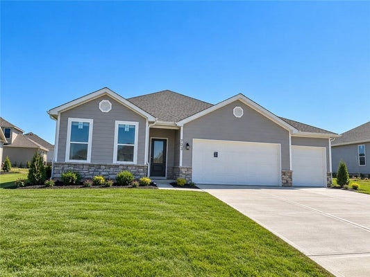703 SE 6TH ST, OAK GROVE, MO 64075 - Image 5732d331a4d48065cb3f218e2d17a93c/2480244131