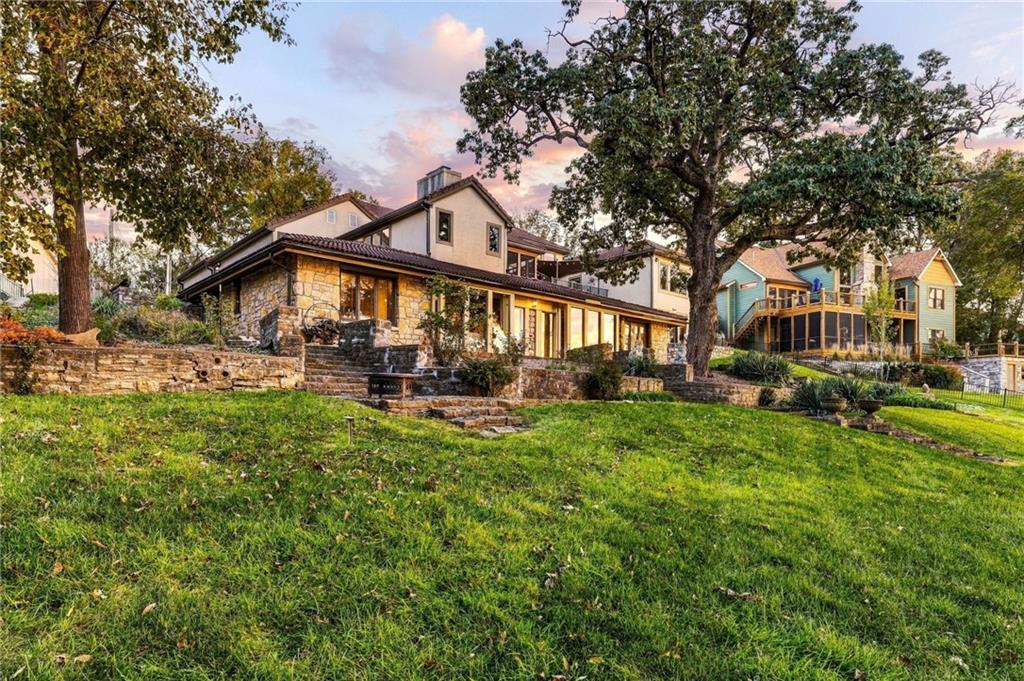 7810 NW Scenic Drive