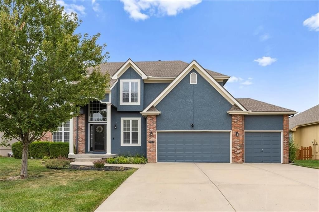 Photo of 977 Wellington Way, Liberty, MO 64068 (MLS # 2574384)