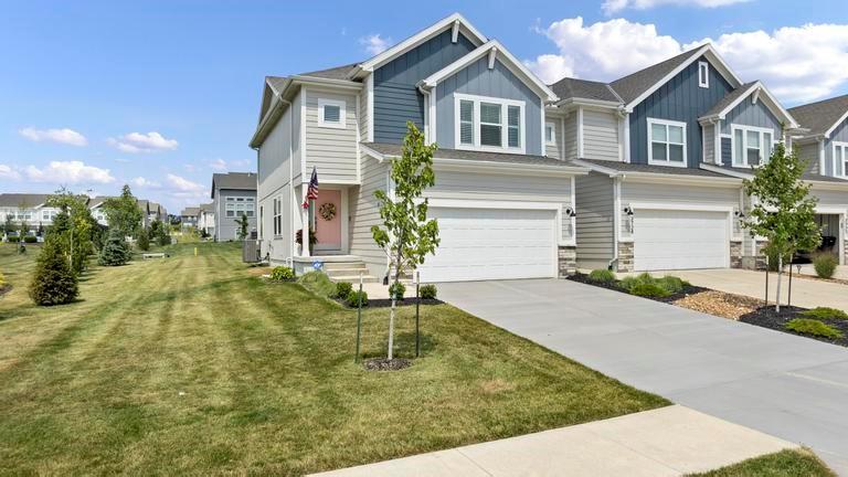 Photo 1 of 25 — 3726 SW Walsh Drive, Lee's Summit, MO 64082