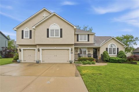 Photo of 2605 SW Winterview Circle, Lees Summit, MO 64081 (MLS # 2619803)