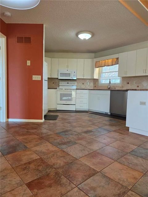 Tiny photo for 2428 Little Blue Court, Liberty, MO 64068 (MLS # 2604985)