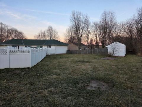 Tiny photo for 2428 Little Blue Court, Liberty, MO 64068 (MLS # 2604985)