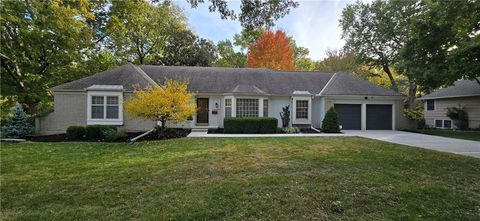 Photo of 2405 W 104th Terrace, Leawood, KS 66206 (MLS # 2585239)