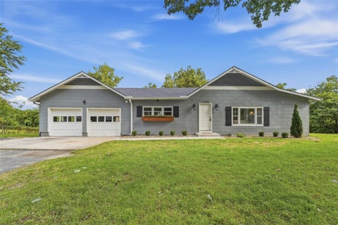Photo of 3700 NE 43rd Street, Kansas City, MO 64117 (MLS # 2643506)