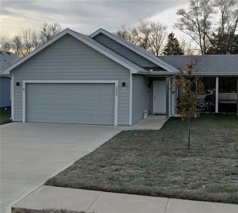 1304 E Joles Drive Tonganoxie KS 66086