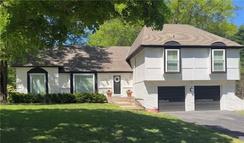 Photo of 2102 W 120th Street, Leawood, KS 66209 (MLS # 2616531)