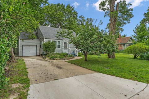 Photo of 1820 Vermont Street, Lawrence, KS 66044 (MLS # 2629176)