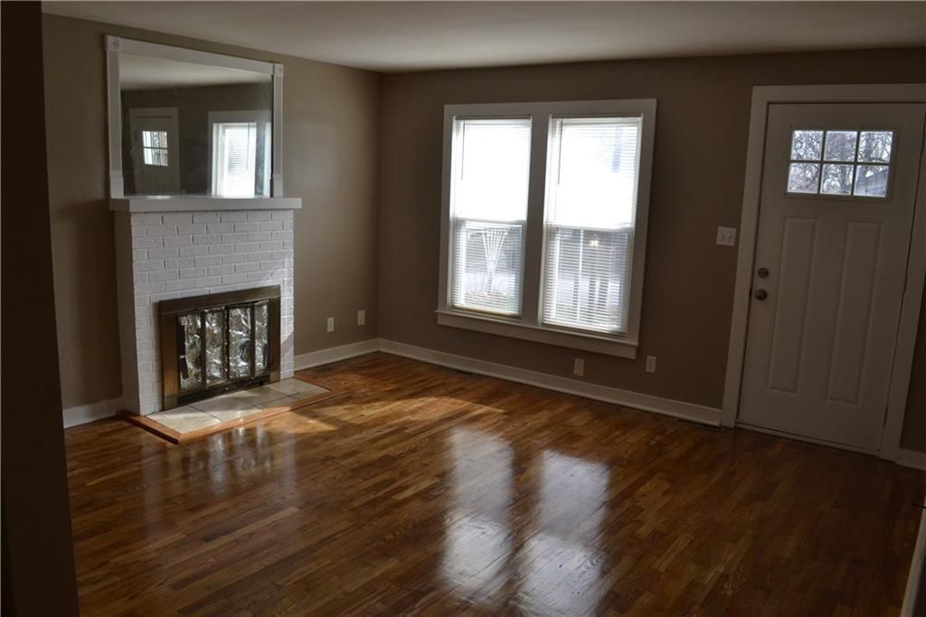 Photo of 1312 S Pearl Street, Independence, MO 64055 (MLS # 2608203)