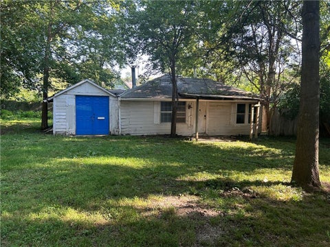 Photo of 208 W 81st Terrace, Kansas City, MO 64114 (MLS # 2643330)