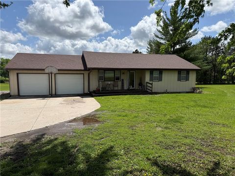 Photo of 6474 SW Oakridge Road, Stewartsville, MO 64490 (MLS # 2616911)