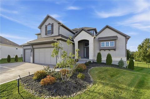 Photo of 18304 Monrovia Street, Overland Park, KS 66013 (MLS # 2600814)