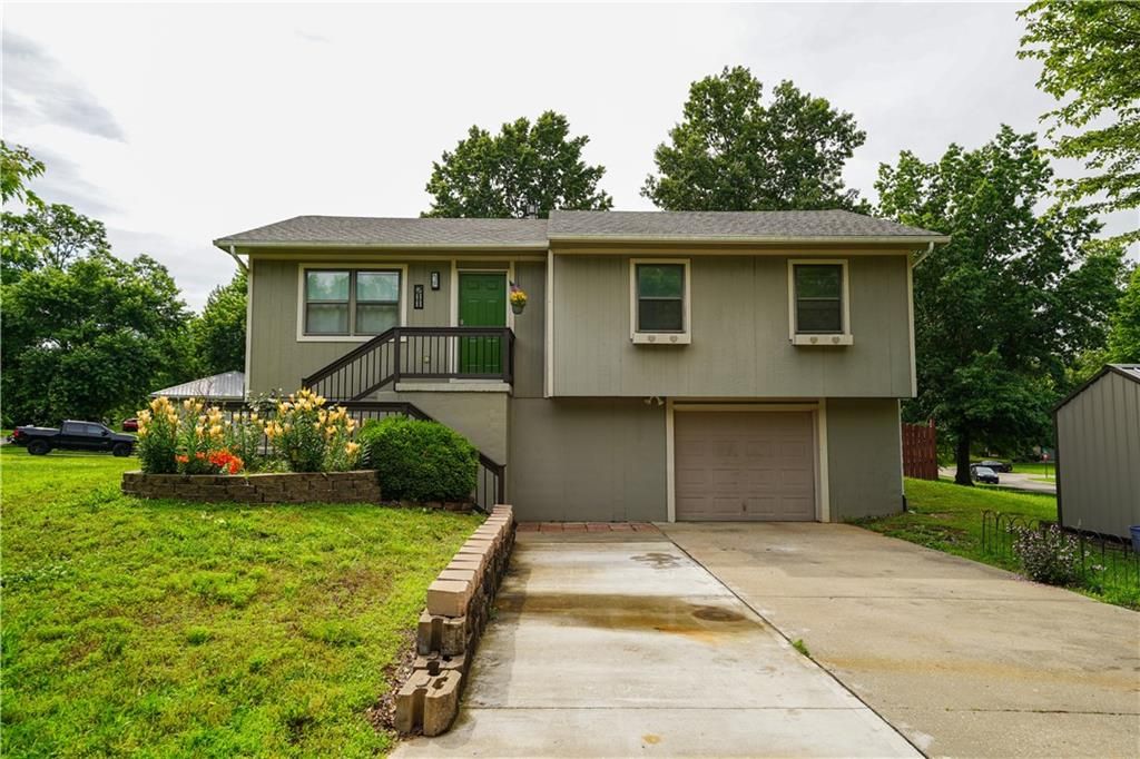 Photo of 211 SE 51 Road, Warrensburg, MO 64093 (MLS # 2623609)