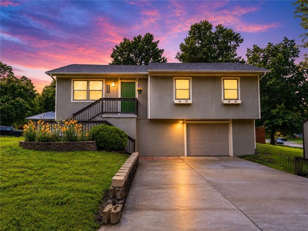 Photo of 211 SE 51 Road, Warrensburg, MO 64093 (MLS # 2623609)