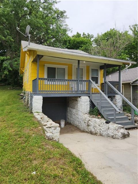 Photo of 3908 Jackson Avenue, Kansas City, MO 64130 (MLS # 2622892)