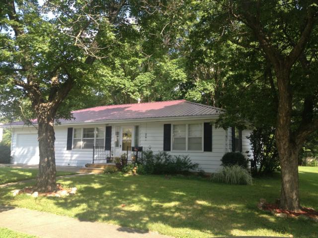 Photo 1 of 8 — 805 S Windsor Street, Windsor, MO 65360