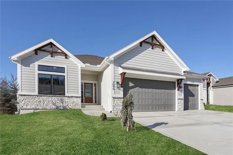 7090 NW Forest Lakes Drive Parkville MO 64152
