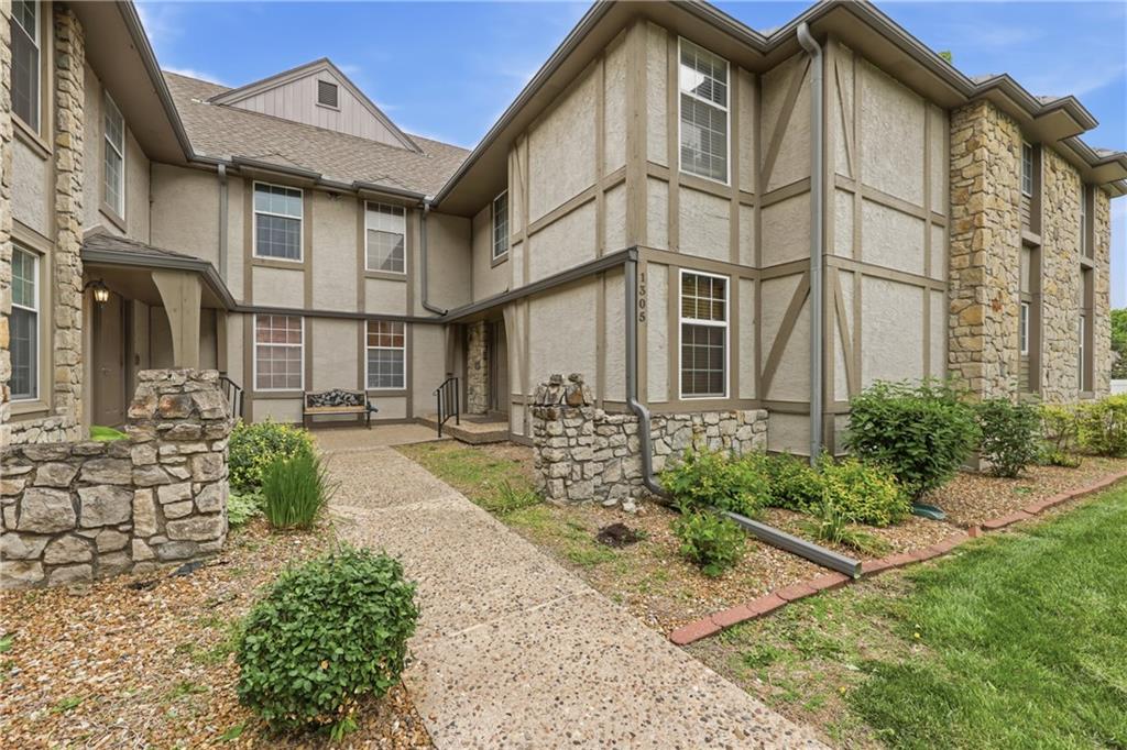 1305 NW Village Drive C