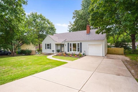 Photo of 5600 Roe Boulevard, Roeland Park, KS 66205 (MLS # 2643003)