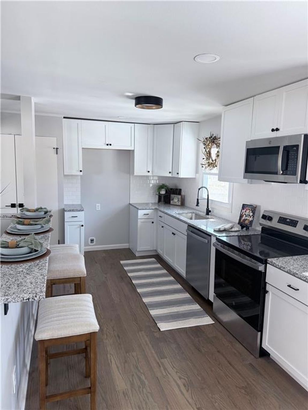 Photo of 619 E 109th Street, Kansas City, MO 64131 (MLS # 2607351)