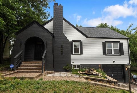 Photo of 3604 NE 34th Terrace, Kansas City, MO 64117 (MLS # 2620895)