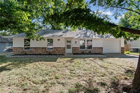 Photo of 1300 N Inca Drive, Independence, MO 64056 (MLS # 2640758)