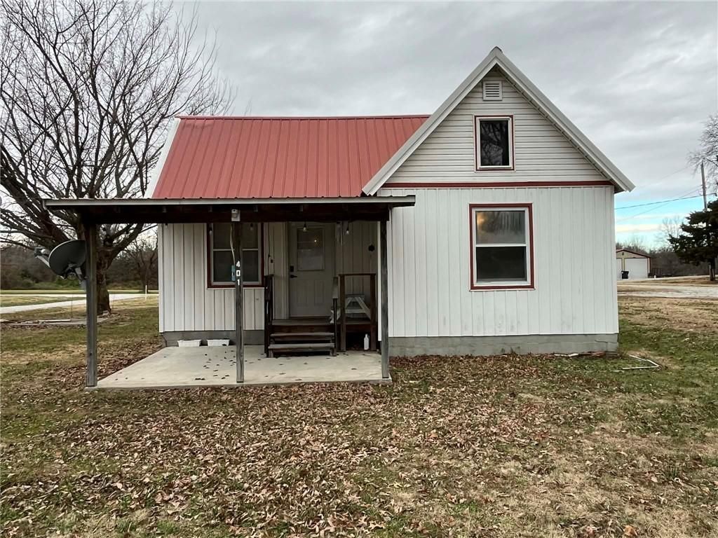Photo of 401 S 8th Street, Deepwater, MO 64740 (MLS # 2592727)