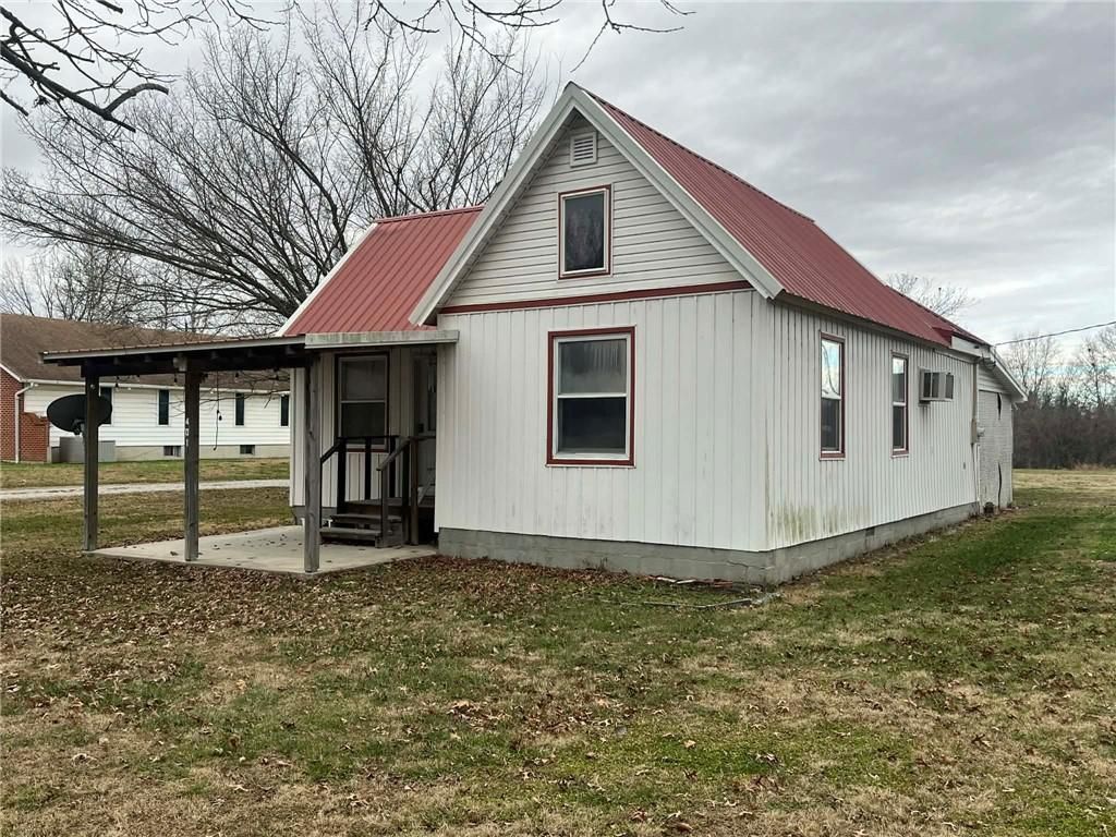 Photo of 401 S 8th Street, Deepwater, MO 64740 (MLS # 2592727)
