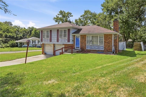 Photo of 6000 E 95th Terrace, Kansas City, MO 64134 (MLS # 2643183)