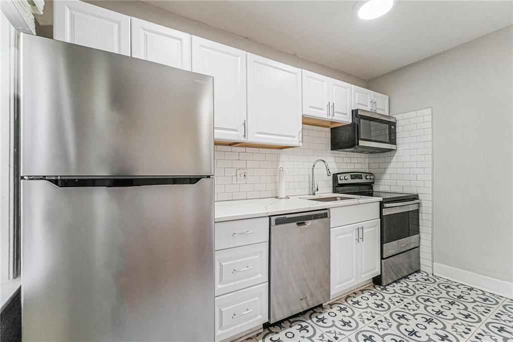 806 W 38th Street