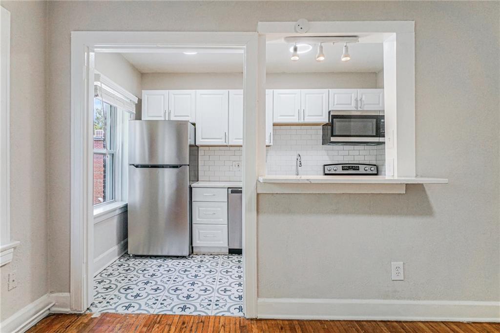 806 W 38th Street