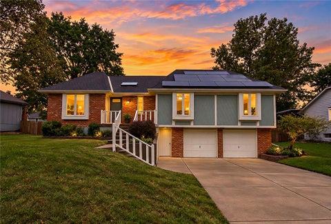Photo of 1204 SE 6th Street, Lees Summit, MO 64063 (MLS # 2647376)