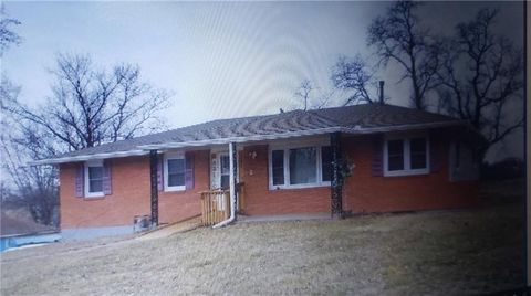 Photo of 3440 N 33rd Terrace, Kansas City, KS 66104 (MLS # 2581550)