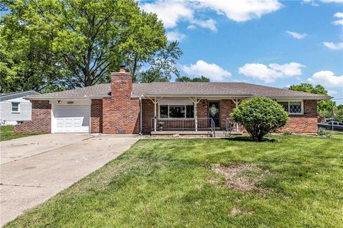 Photo of 14512 E 37TH Street S, Independence, MO 64055 (MLS # 2616175)