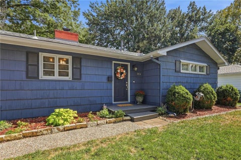 Photo of 804 S Brentwood Street, Olathe, KS 66061 (MLS # 2640367)