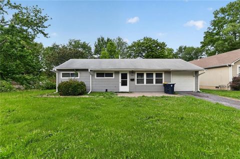 Photo of 7106 E 107 Terrace, Kansas City, MO 64134 (MLS # 2616058)