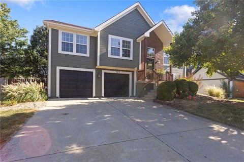 Photo of 628 E Dogwood Street, Gardner, KS 66030 (MLS # 2640756)