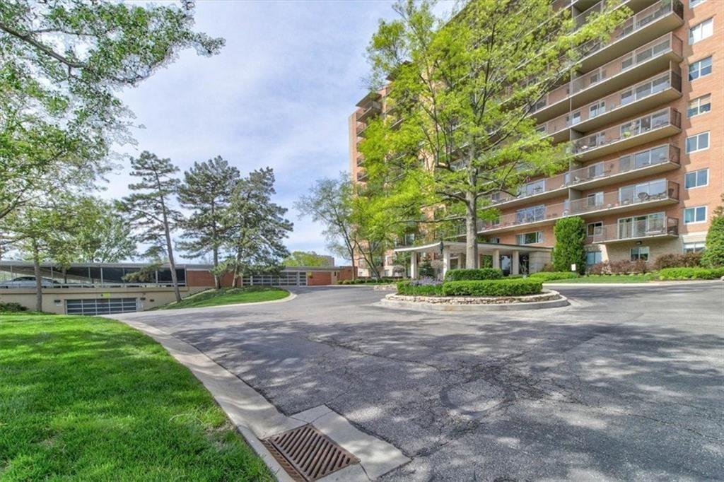 4550 Warwick Boulevard 210-211