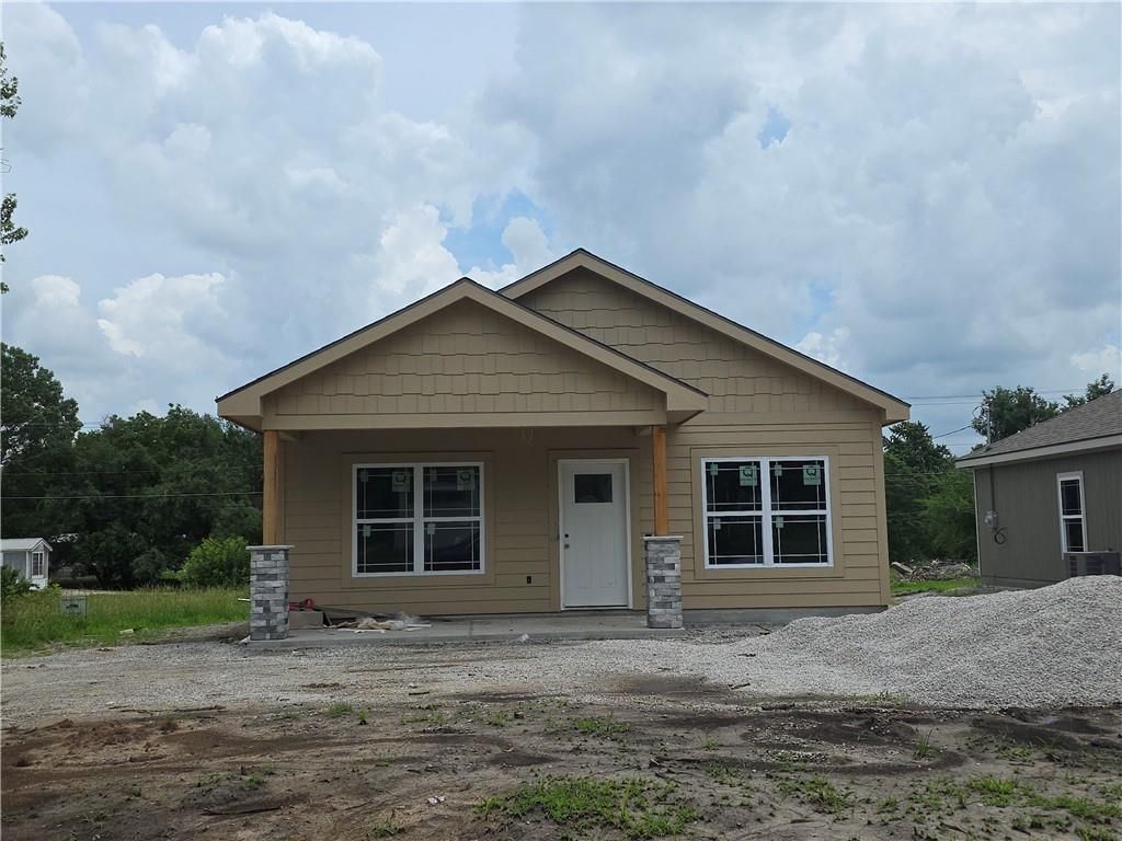 Photo of 829 S Cherry Street, Ottawa, KS 66067 (MLS # 2623587)