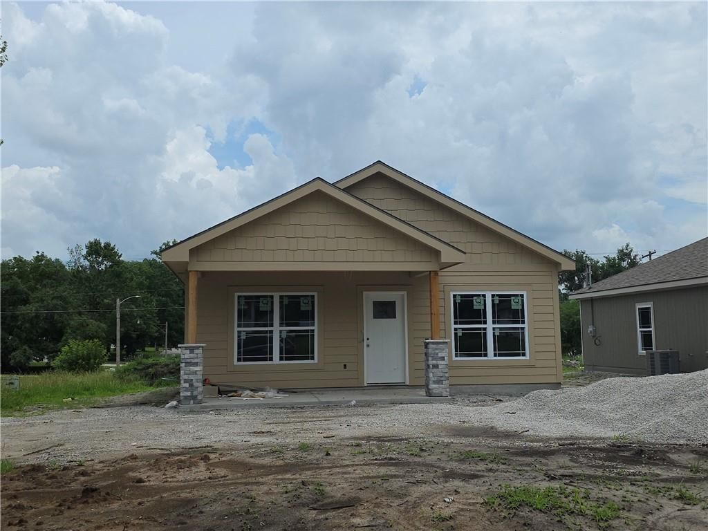 Photo of 829 S Cherry Street, Ottawa, KS 66067 (MLS # 2623587)