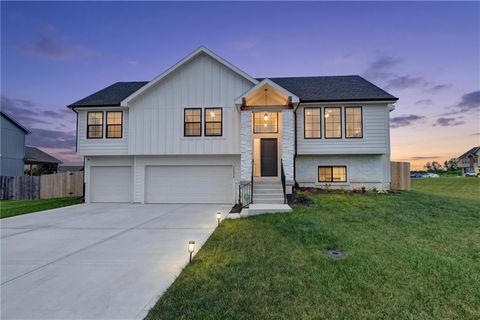 Photo of 14078 S Landon Street, Olathe, KS 66061 (MLS # 2633569)