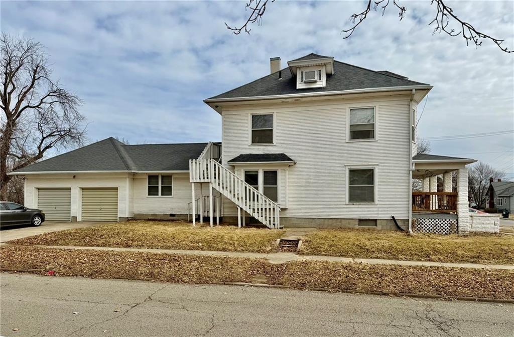 Photo of 221 W 7th Street, Maryville, MO 64468 (MLS # 2602894)