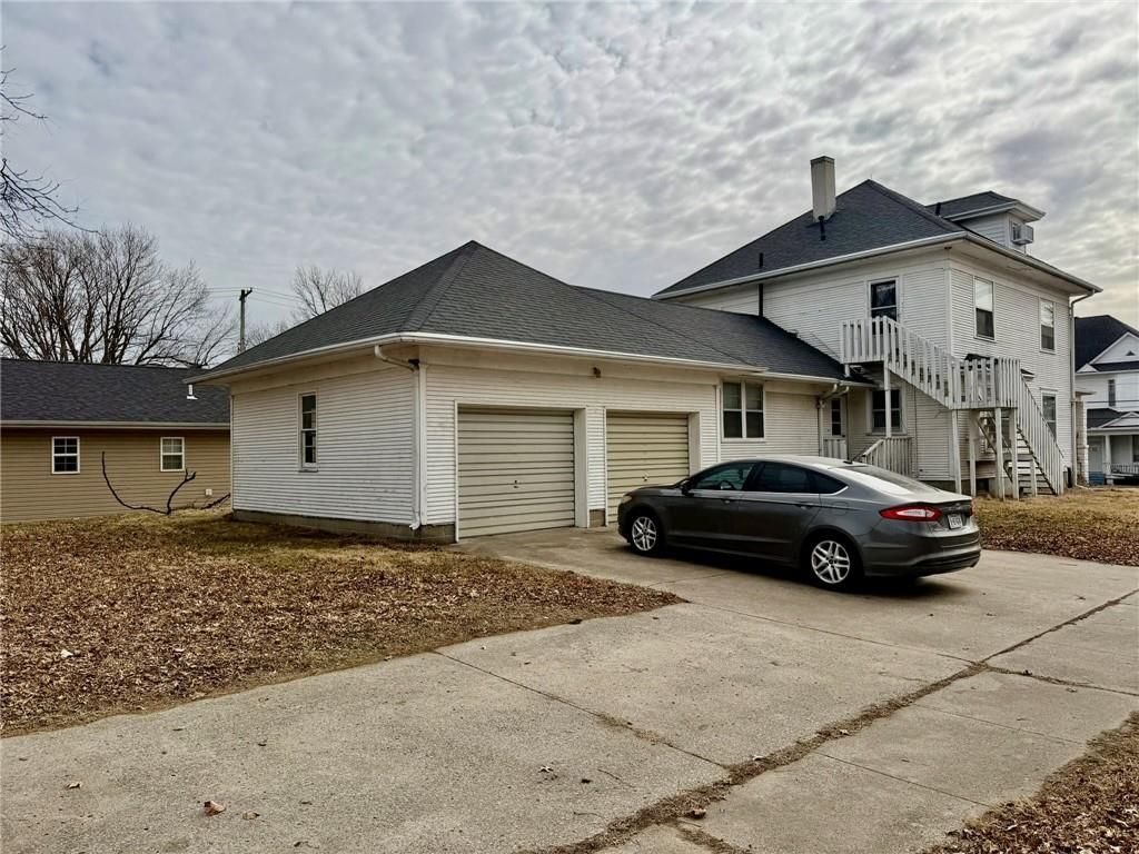 Photo of 221 W 7th Street, Maryville, MO 64468 (MLS # 2602894)