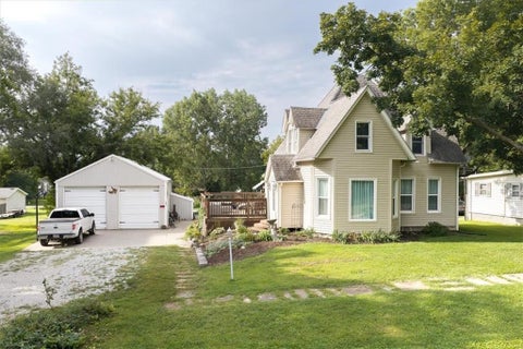 Photo of 409 E lucy Street, McLouth, KS 66054 (MLS # 2636022)