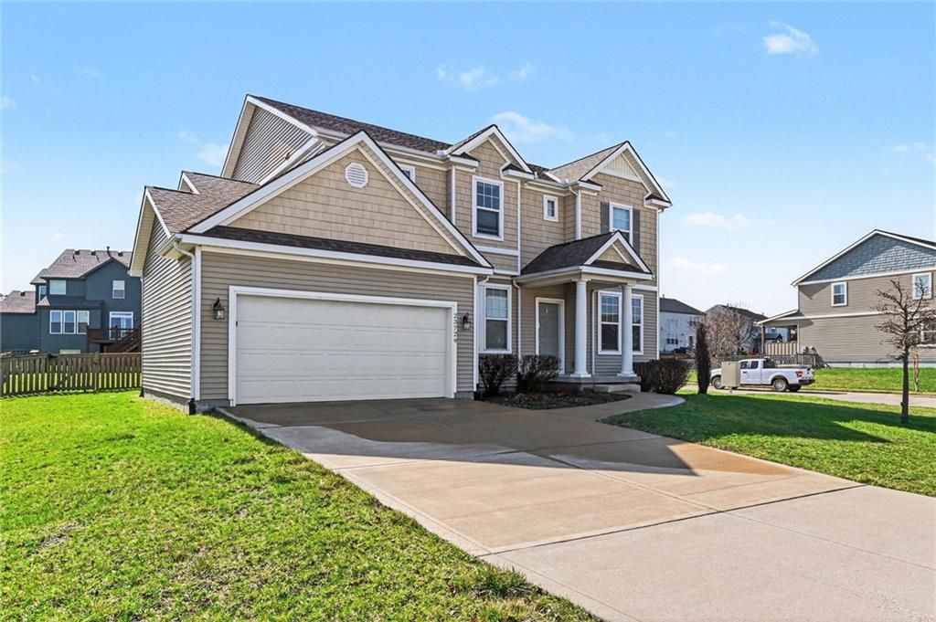 Photo of 23729 W 92nd Terrace, Lenexa, KS 66227 (MLS # 2606038)