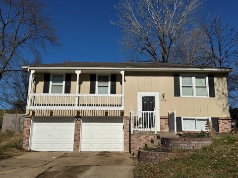 1724 N Hanover Avenue, Independence, MO 64056 - #: 2589417