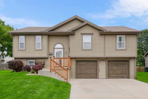Photo of 10915 N Skiles Court, Kansas City, MO 64157 (MLS # 2637536)