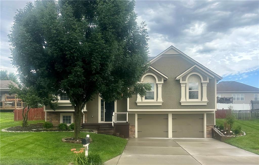 1002 SW Eagle Drive