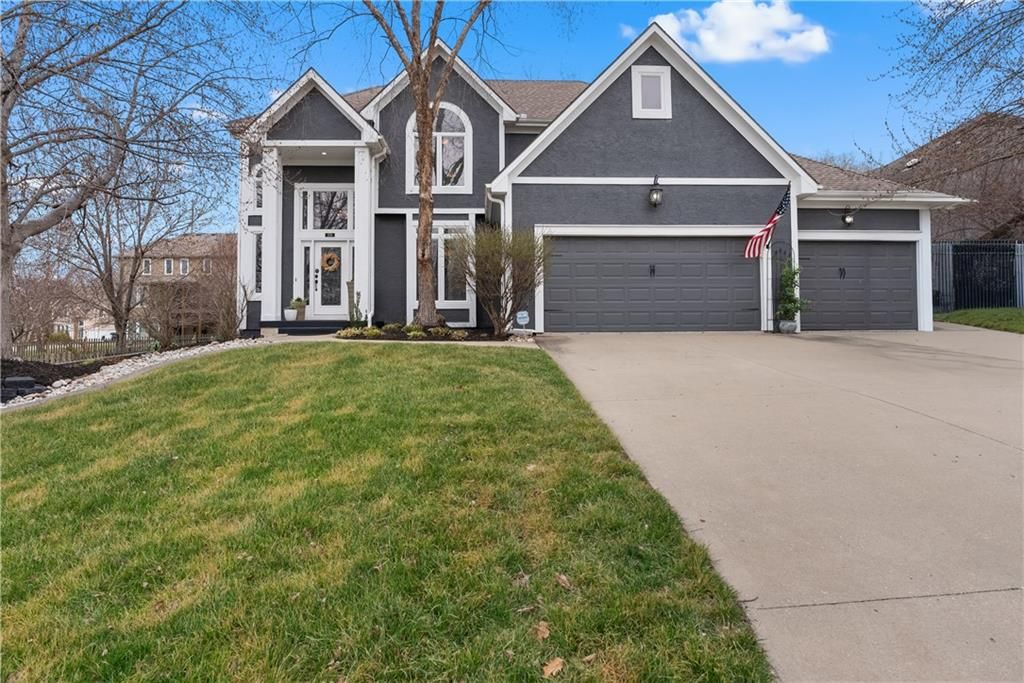Photo of 5715 NE SAPPHIRE Place, Lees Summit, MO 64064 (MLS # 2608886)
