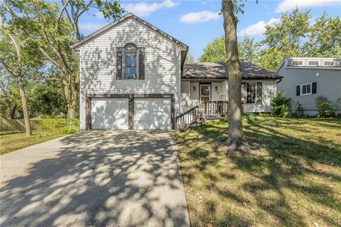 Photo of 107 E Nelson Circle, Olathe, KS 66061 (MLS # 2581439)